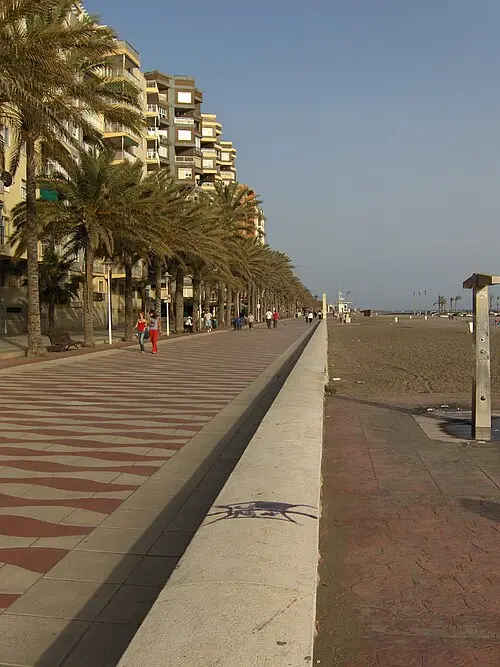 Playa del Zapillo y paseo marítimo
