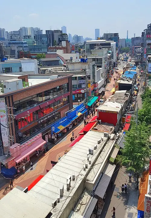 Hongdae District — Minseong Kim (CC BY-SA 4.0) Hongdae District