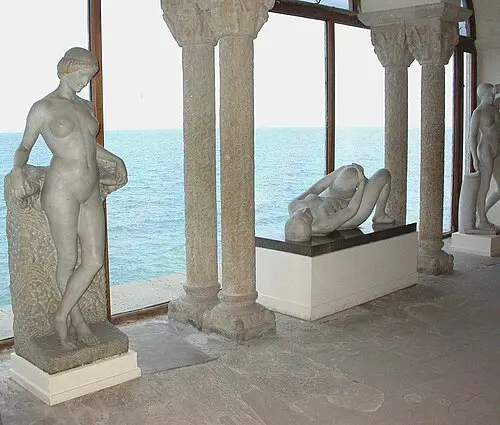 Museo Maricel — Mtorrite (CC BY-SA 3.0) Museo Maricel