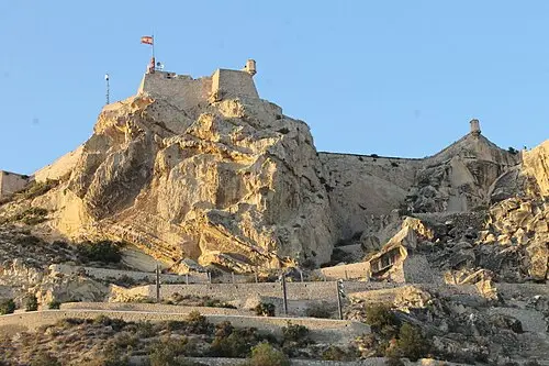 Castillo de Santa Bárbara — Artistosteles (CC BY-SA 4.0) Castillo de Santa Bárbara