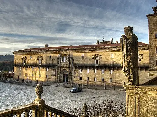 Hostal dos Reis Católicos (Parador) — Angel Torres (CC BY 2.0) Hostal dos Reis Católicos (Parador)