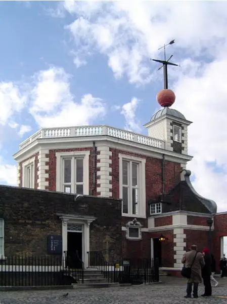 Königliches Observatorium Greenwich — Wikimedia Commons (CC BY-SA 3.0) Königliches Observatorium Greenwich