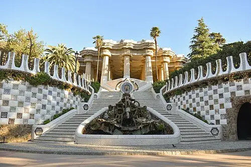 Park Güell — Canaan (CC BY-SA 4.0) Park Güell