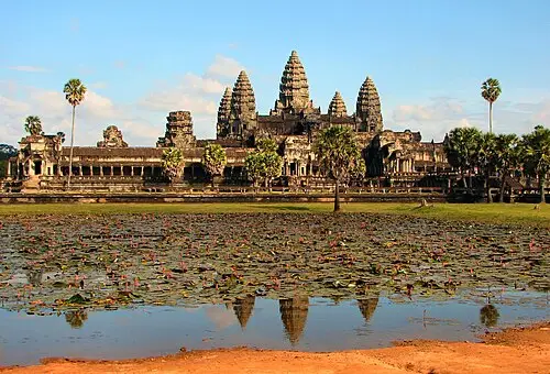 Amanecer en Angkor Wat — Bjørn Christian Tørrissen (CC BY-SA 4.0) Amanecer en Angkor Wat