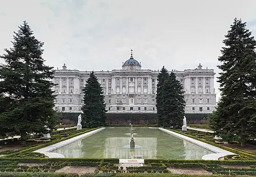 Sabatini Gardens — Diego Delso (CC BY-SA 4.0) Sabatini Gardens