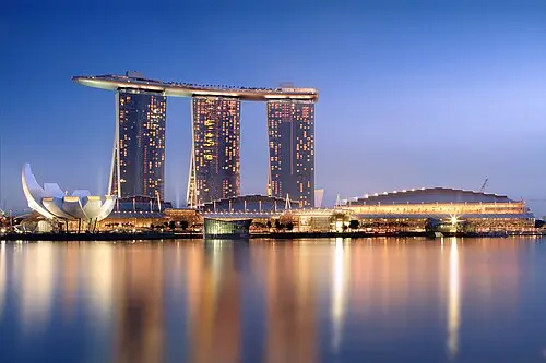 Marina Bay Sands SkyPark — Someformofhuman (CC BY-SA 3.0) Marina Bay Sands SkyPark