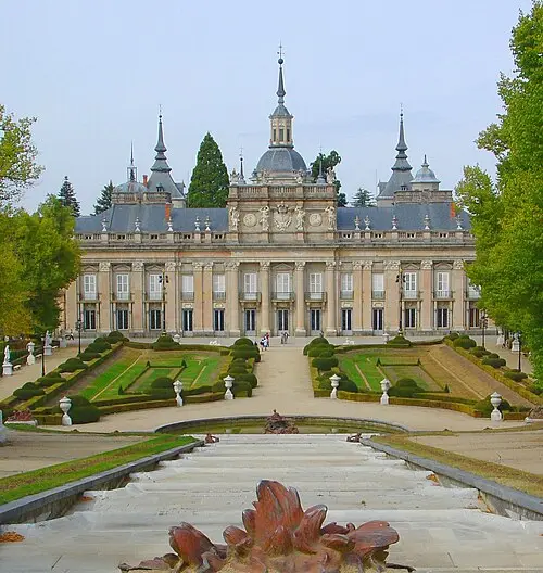 Palais royal de La Granja de San Ildefonso — Wikimedia Commons (CC BY-SA 3.0) Palais royal de La Granja de San Ildefonso
