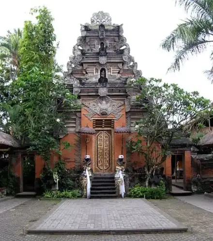 Koninklijk Paleis van Ubud — Michael Gunther (CC BY-SA 4.0) Koninklijk Paleis van Ubud