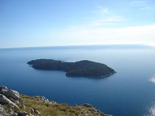 Isla de Lokrum — Bracodbk (CC BY-SA 3.0) Isla de Lokrum