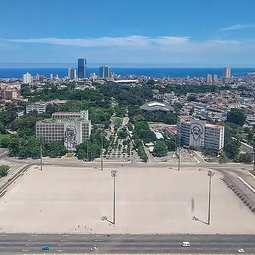 Revolution Square — Germanramos2 (CC BY-SA 4.0) Revolution Square
