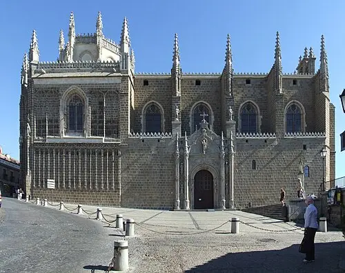 Monastery of San Juan de los Reyes — Querubin Saldaña Sanchez (CC BY-SA 3.0) Monastery of San Juan de los Reyes