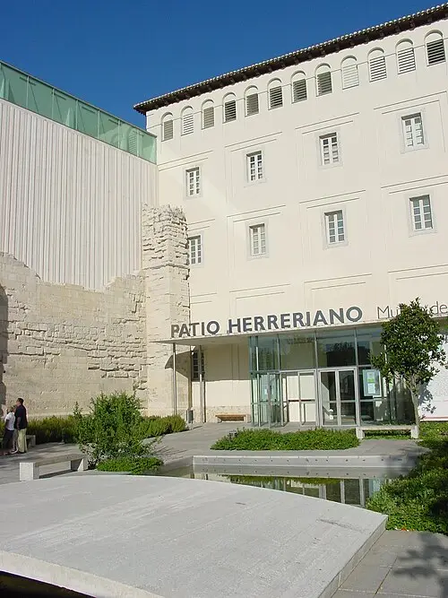 Patio Herreriano-museum — No machine-readable author provided. Lourdes Cardenal assumed (based on copyright claims). (CC BY-SA 3.0) Patio Herreriano-museum