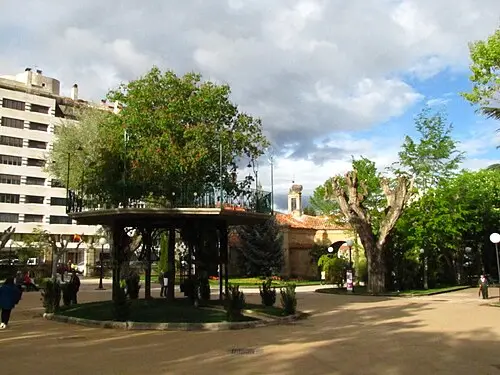 Alameda de Cervantes (La Dehesa) — Dgarcia29 (CC BY-SA 3.0) Alameda de Cervantes (La Dehesa)