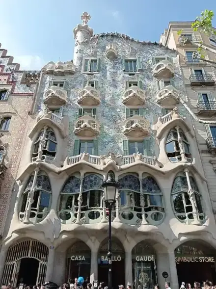Casa Batlló — Canaan (CC BY-SA 4.0) Casa Batlló