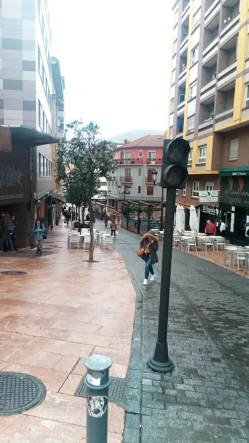 Calle Gascona — Pachug (CC BY-SA 3.0) Calle Gascona