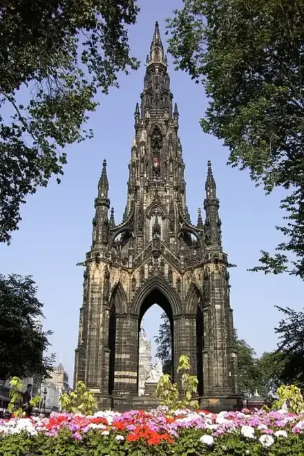 Monument Scott — No machine-readable author provided. Schatir assumed (based on copyright claims). (Public domain) Monument Scott