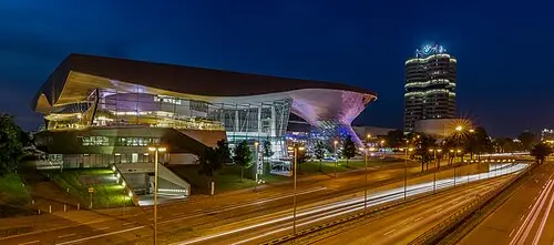 BMW Welt y Museo BMW — Diego Delso (CC BY-SA 4.0) BMW Welt y Museo BMW